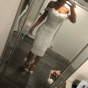 Matilda Frill Trim Lace Overlay Midi Dress Floral White × 1
XS